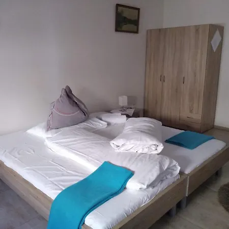 Psenek アパートホテル